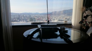 付属のアンテナに付け替えてV/UHFでQRV中