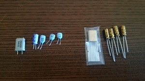 (左側)オリジナル部品 (右側) 換装部品