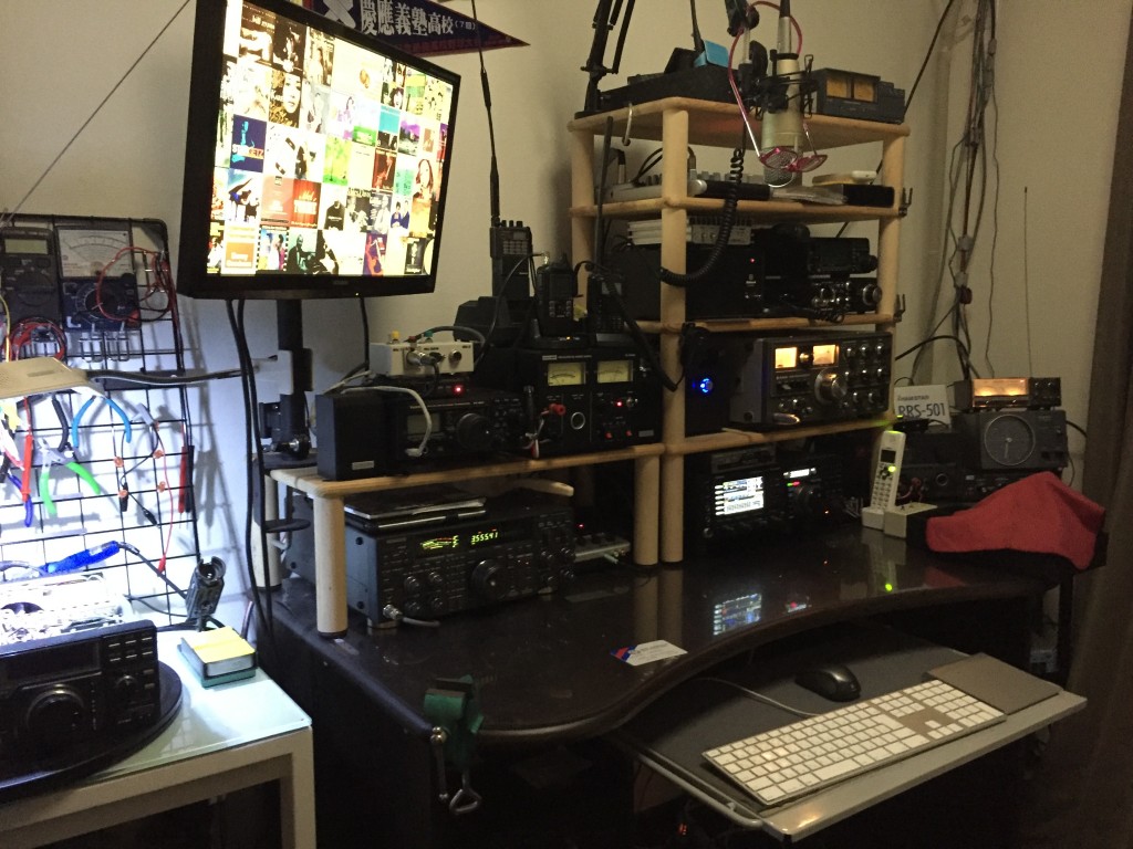 シャックというより作業場・・・w