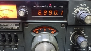 デジタルカウンターが10KHz下を示している(IC不良)