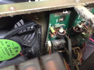 ディテクターユニットに送受リレー(IN/OUT)2個がある
