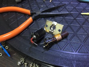 分解整備中の T105