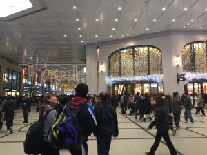阪急百貨店に寄って帰ります〜〜